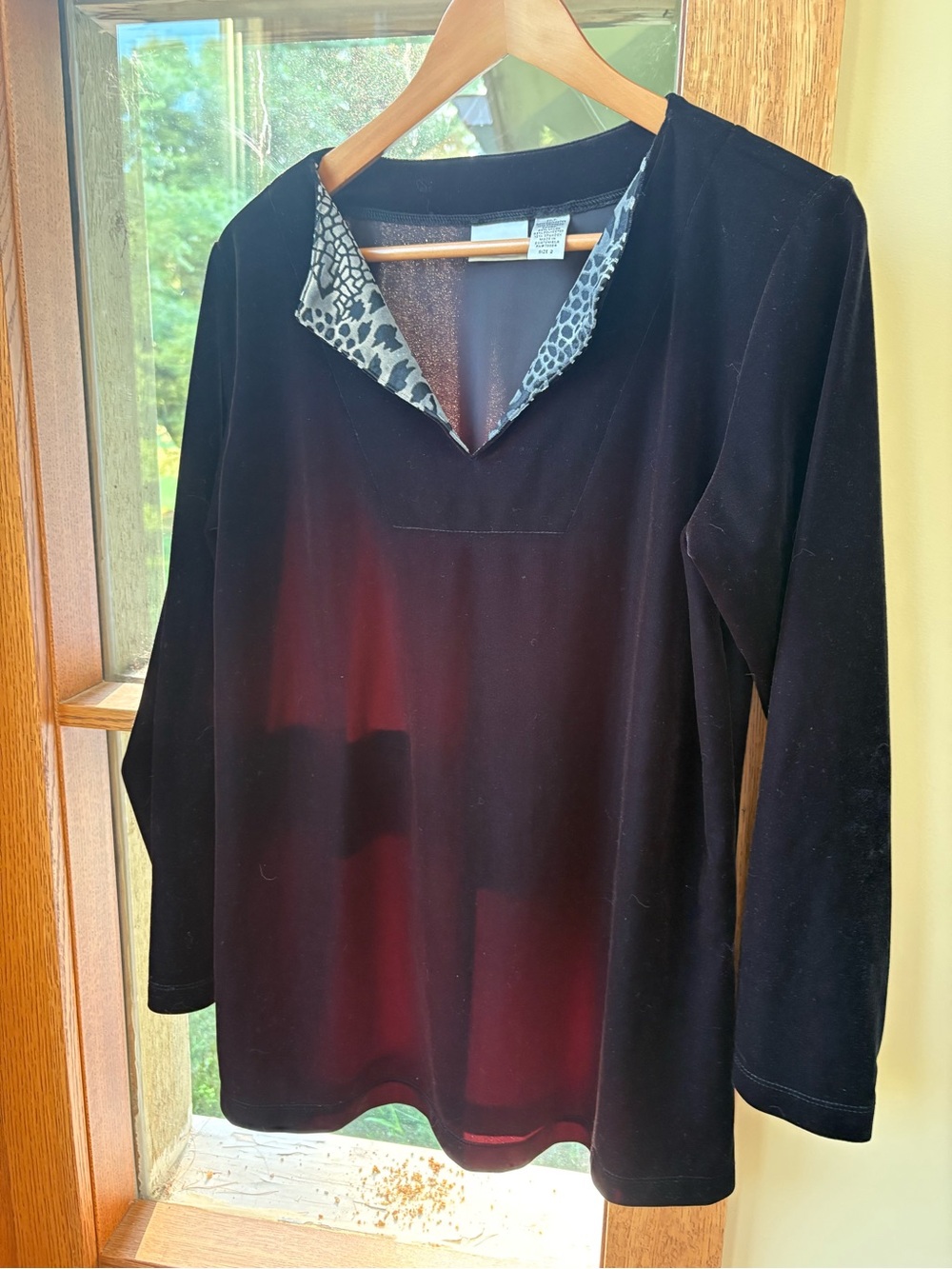 Chico's Black Velvet Top Tunic Grey Silver Print Collar Size 2 Medium/Large NICE